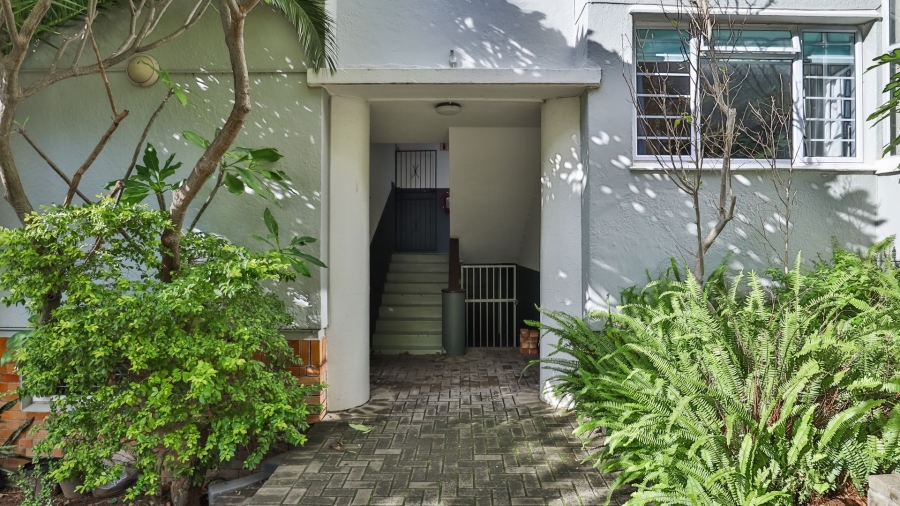 2 Bedroom Property for Sale in Vredehoek Western Cape